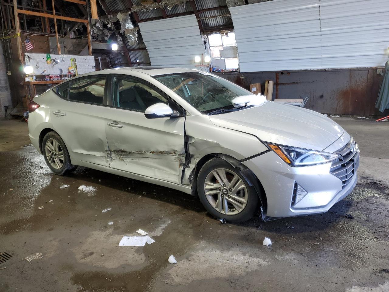2019 HYUNDAI ELANTRA SE - Image 4