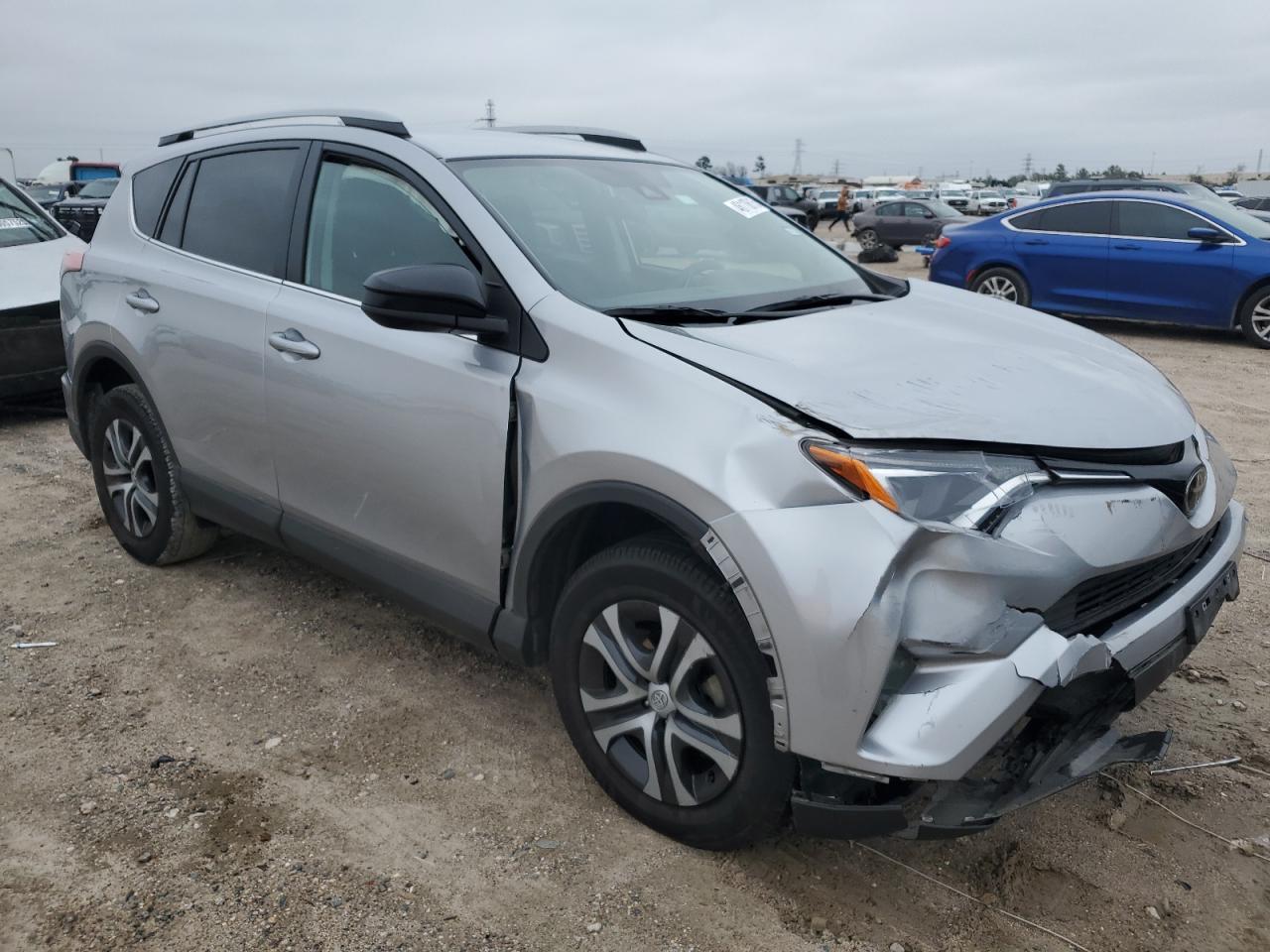 2017 TOYOTA RAV4 LE - Фото 4