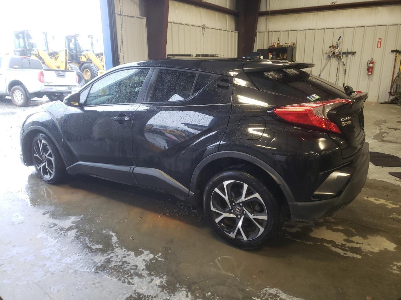 2019 TOYOTA C-HR XLE - Фото 2
