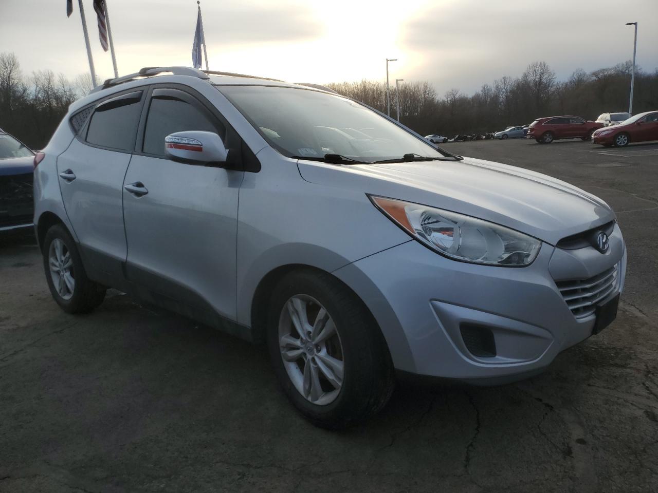 2012 HYUNDAI TUCSON GLS - Image 4