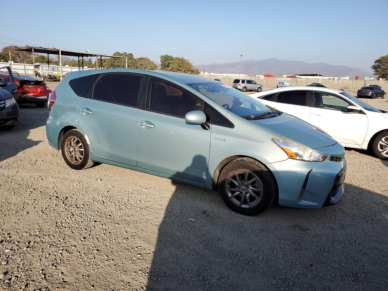 2015 TOYOTA PRIUS V - Image 4
