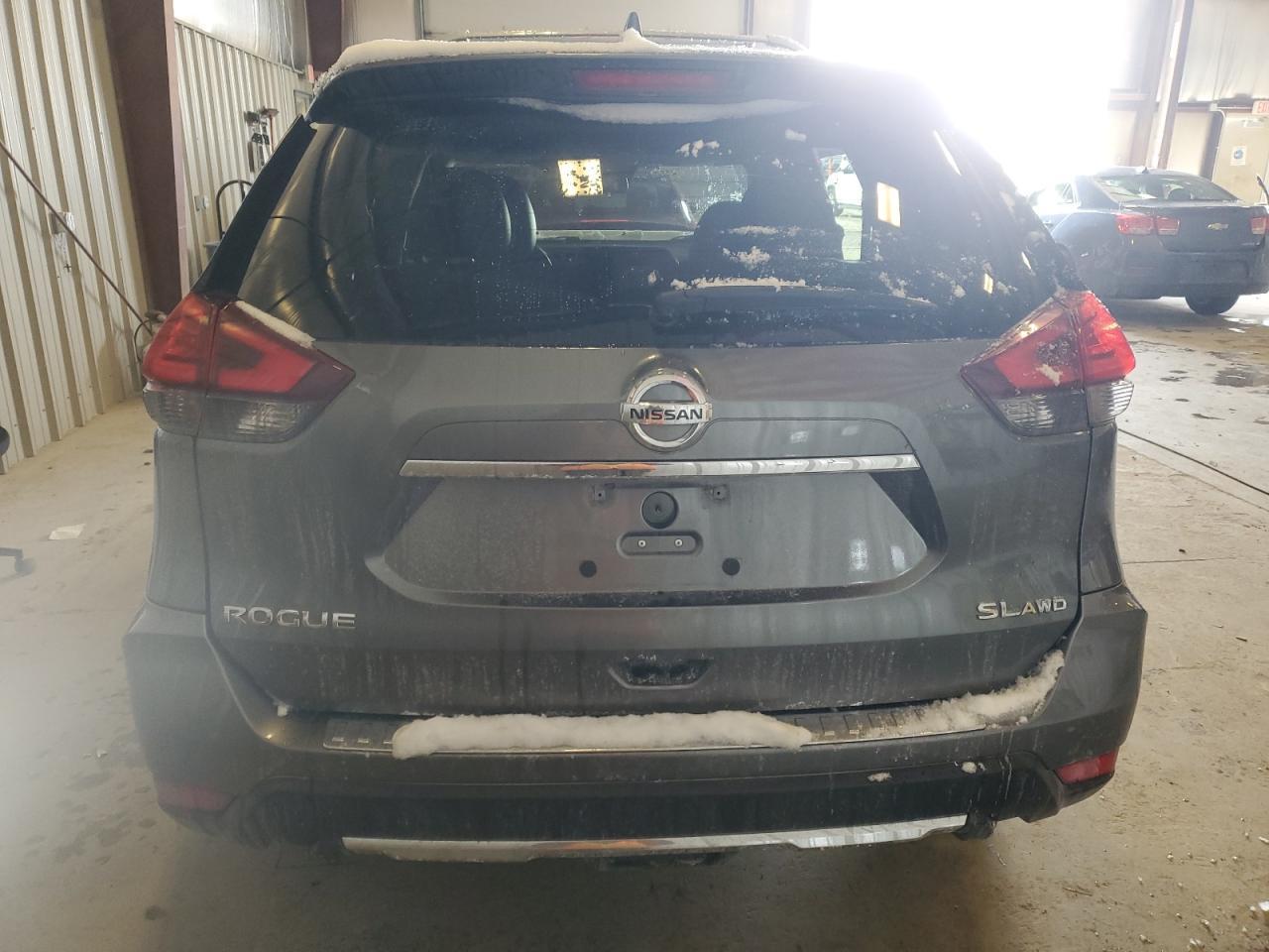 2017 NISSAN ROGUE SV - Image 6
