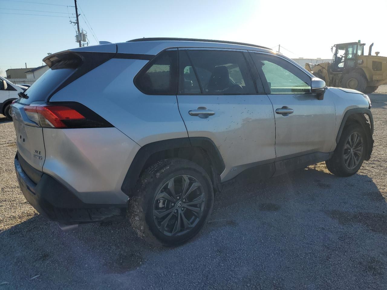 2024 TOYOTA RAV4 XLE P - Image 3