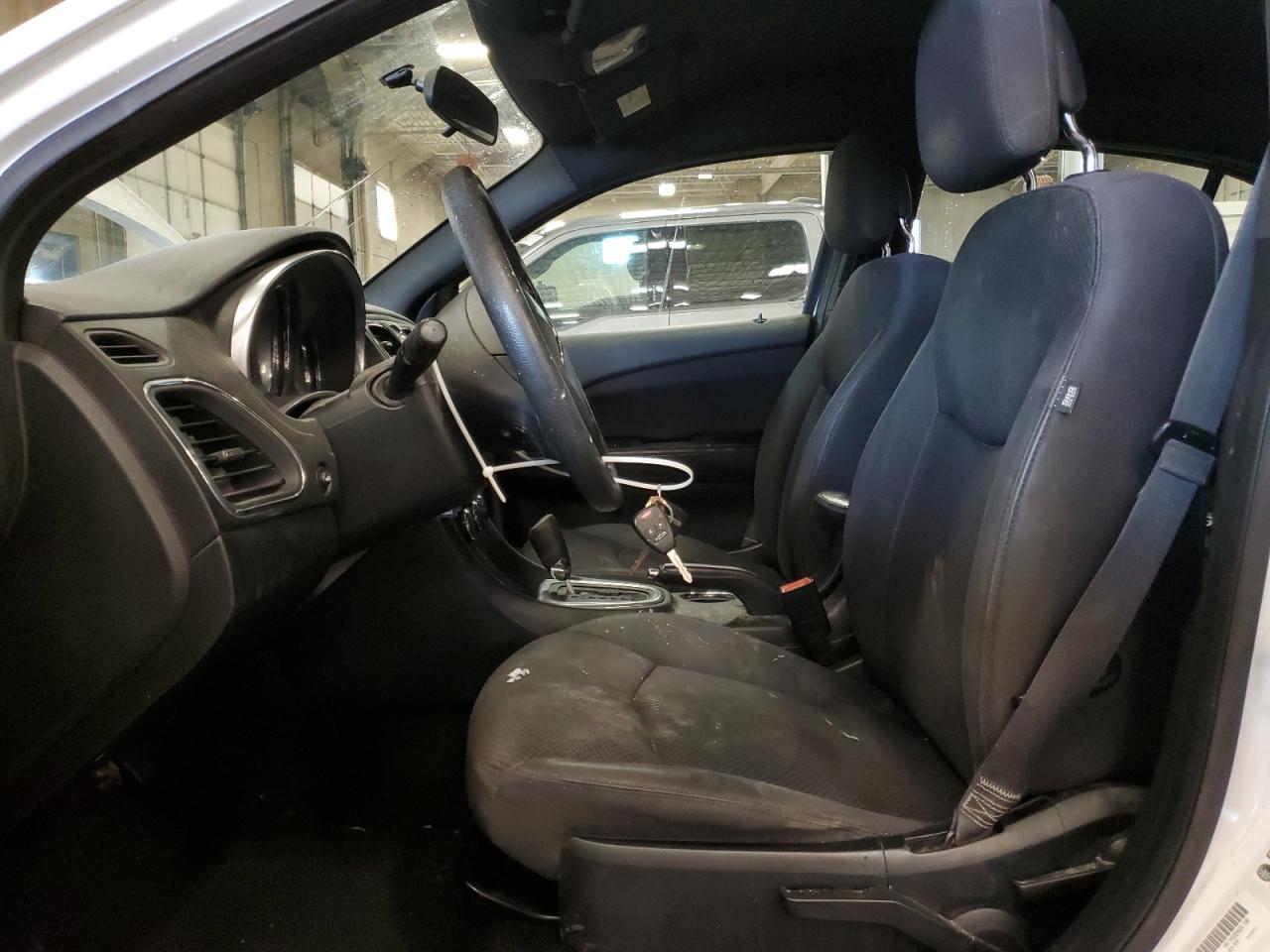 2013 CHRYSLER 200 LX - Фото 7