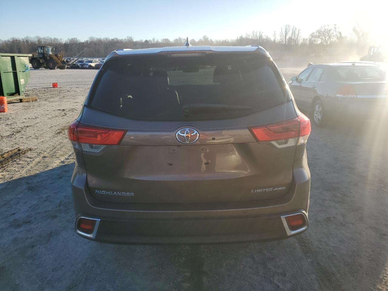 2018 TOYOTA HIGHLANDER - Image 6
