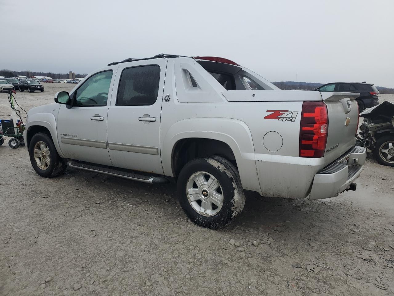 2013 CHEVROLET AVALANCHE - Image 2
