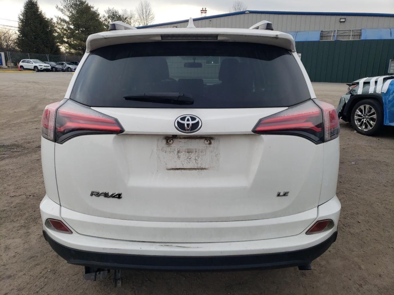 2016 TOYOTA RAV4 LE - Фото 6