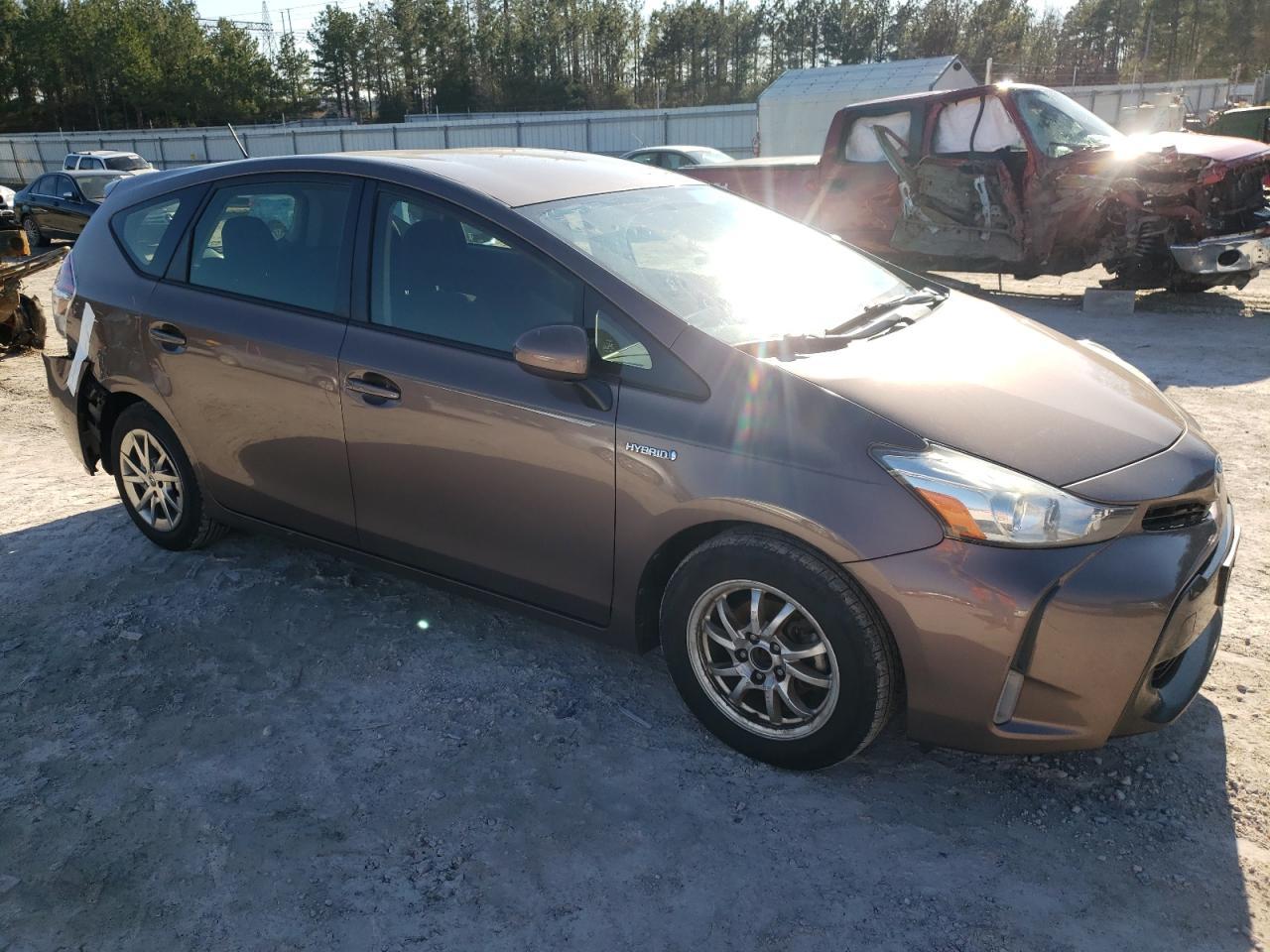 2015 TOYOTA PRIUS V - Image 4