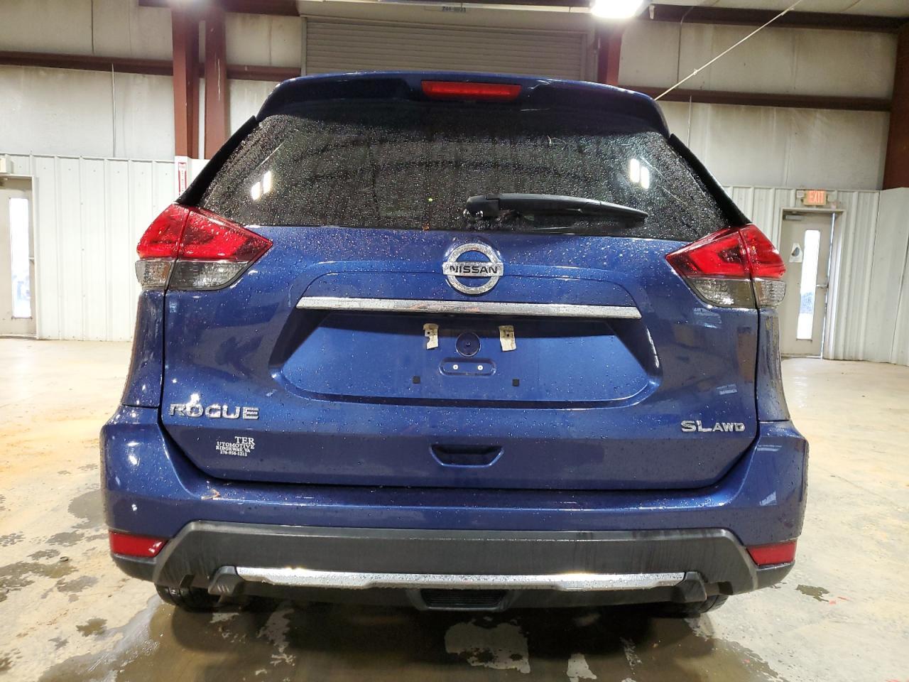 2017 NISSAN ROGUE SV - Фото 6