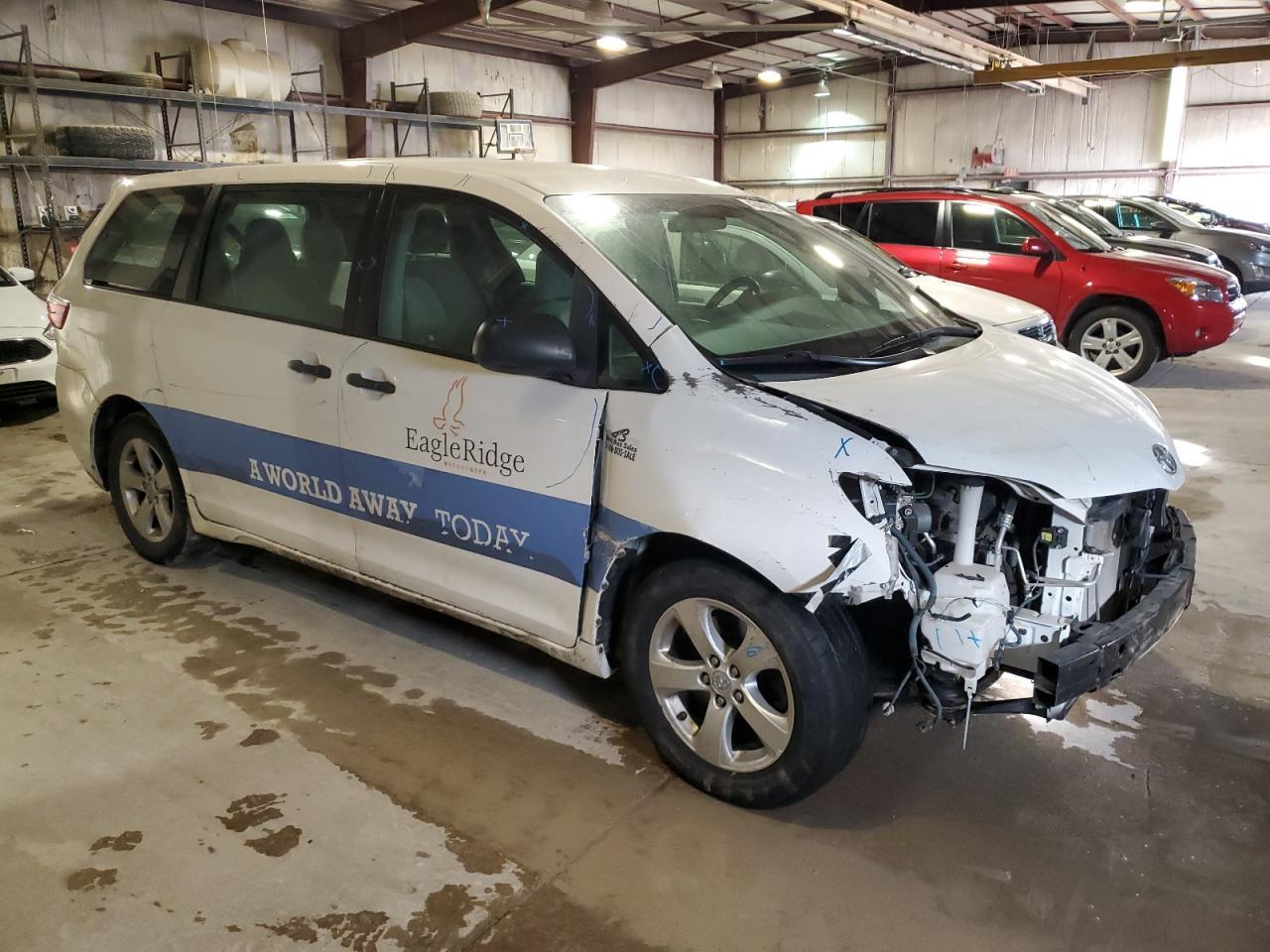 2015 TOYOTA SIENNA - Фото 4
