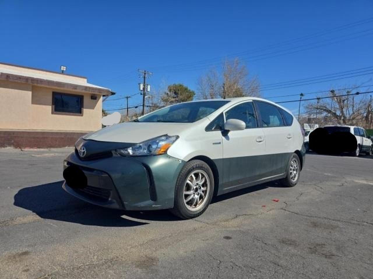 2015 TOYOTA PRIUS V - Фото 2