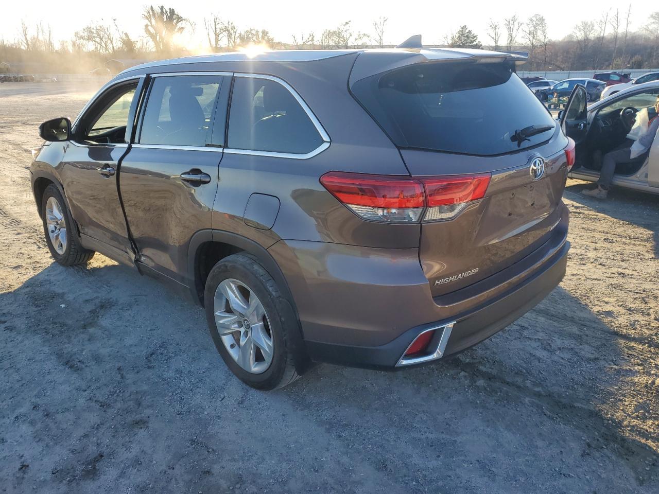 2018 TOYOTA HIGHLANDER - Image 2