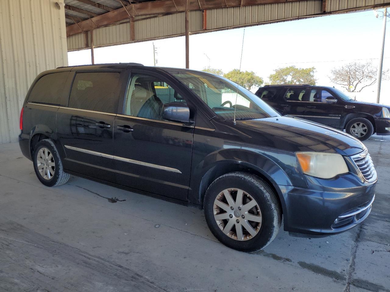2014 CHRYSLER TOWN & COU - Image 4