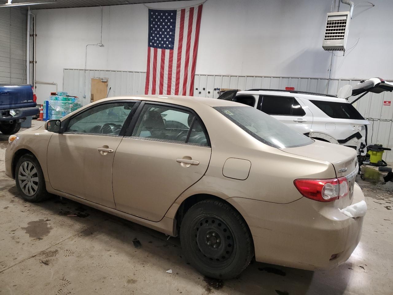 2013 TOYOTA COROLLA BA - Фото 2