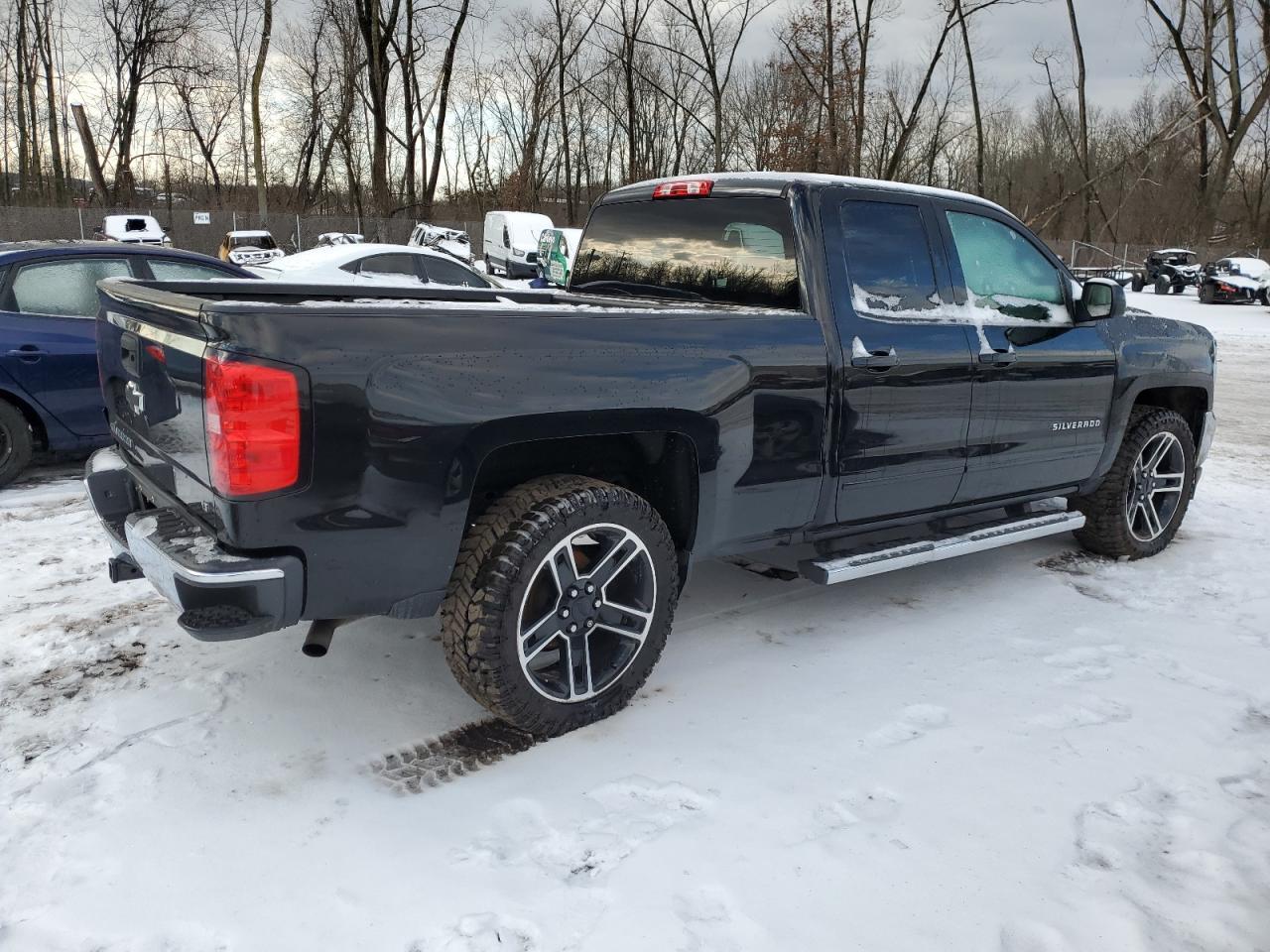 2017 CHEVROLET SILVERADO - Image 3