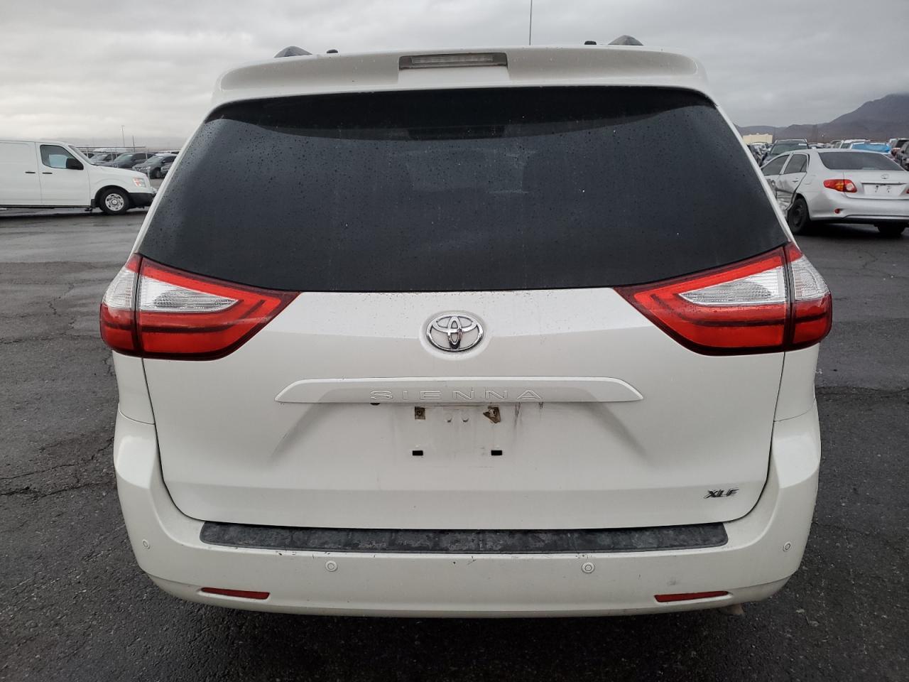 2015 TOYOTA SIENNA XLE - Фото 6