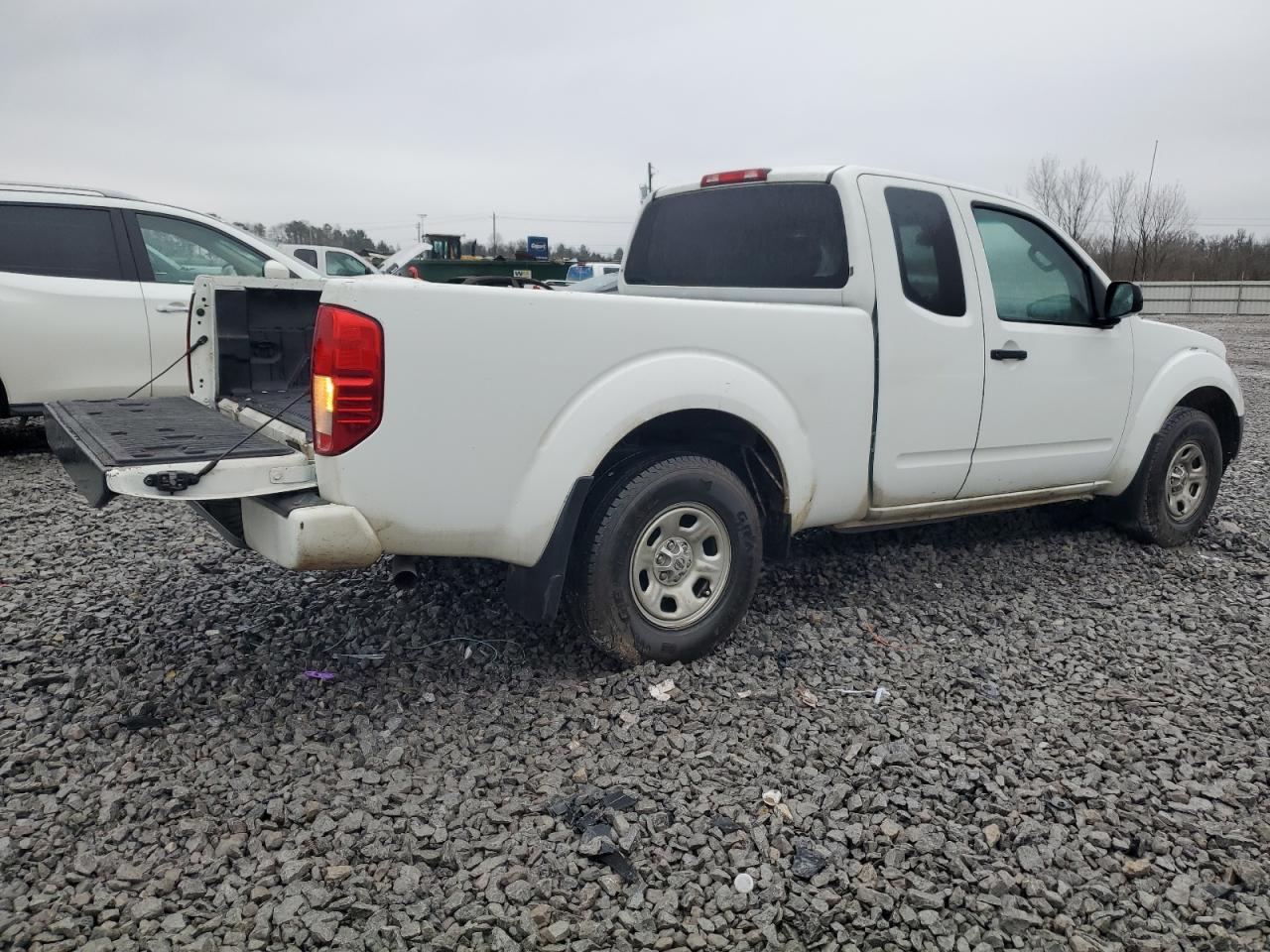 2017 NISSAN FRONTIER S - Фото 3