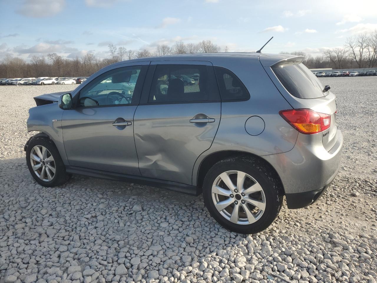 2015 MITSUBISHI OUTLANDER - Фото 2