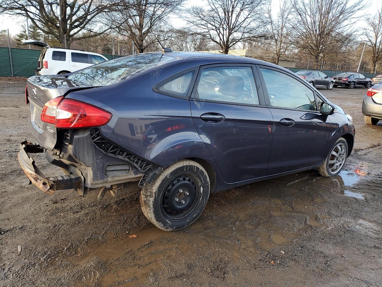 2013 FORD FIESTA SE - Фото 3