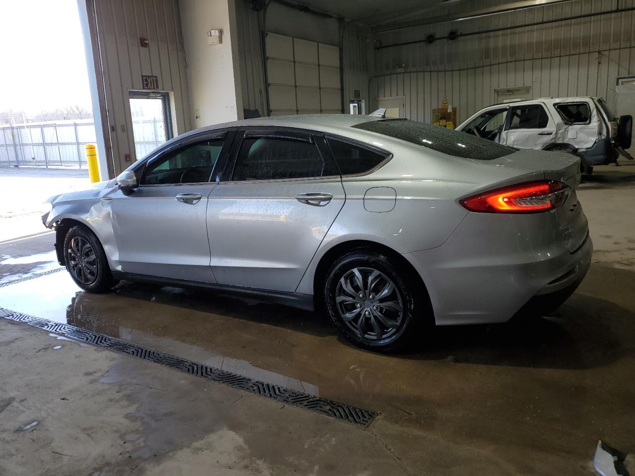 2020 FORD FUSION S - Image 2