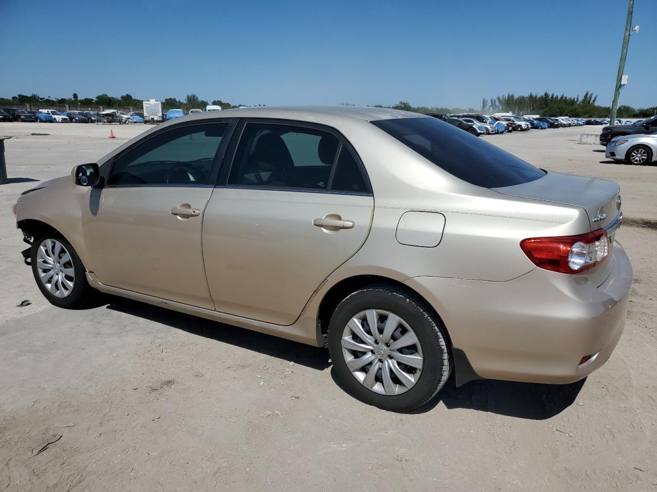 2013 TOYOTA COROLLA BA - Фото 2