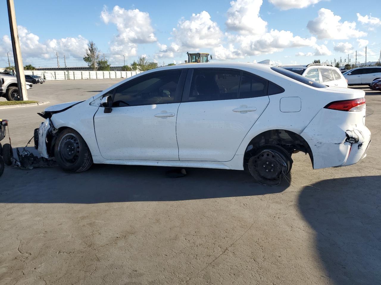 2021 TOYOTA COROLLA LE - Фото 2