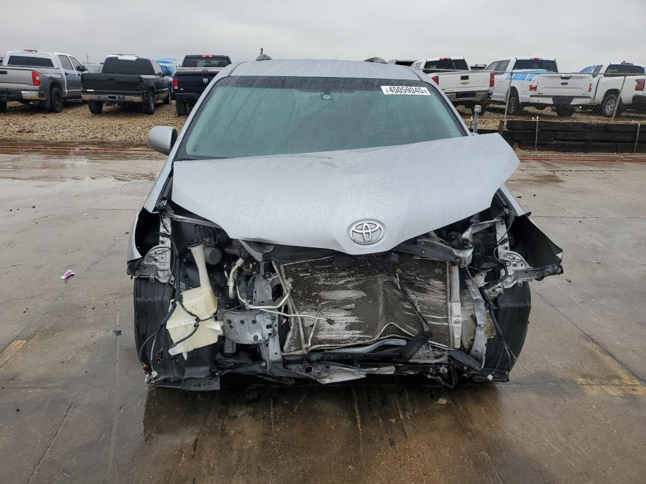 2015 TOYOTA SIENNA LE - Фото 5