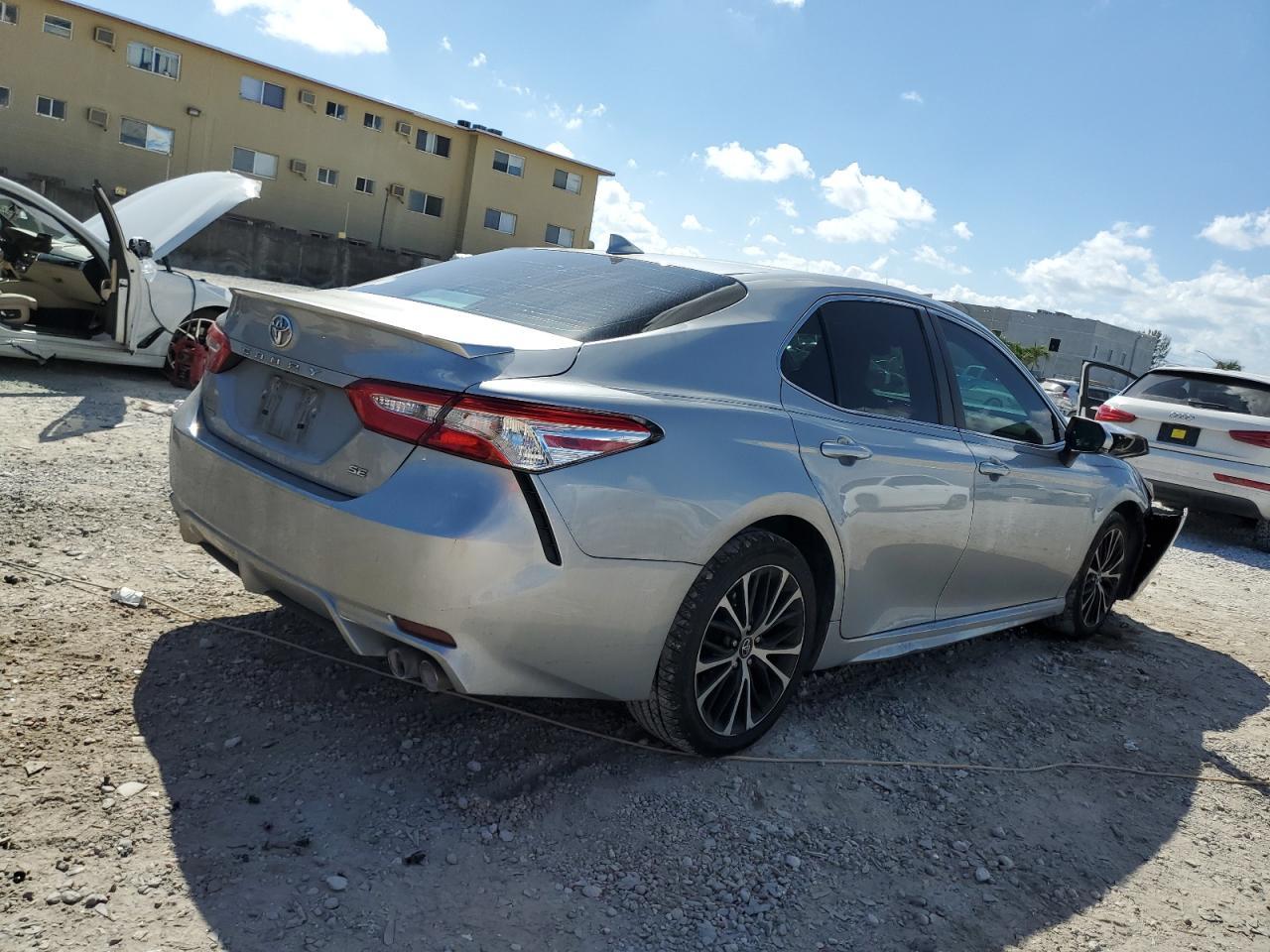 2020 TOYOTA CAMRY SE - Image 3