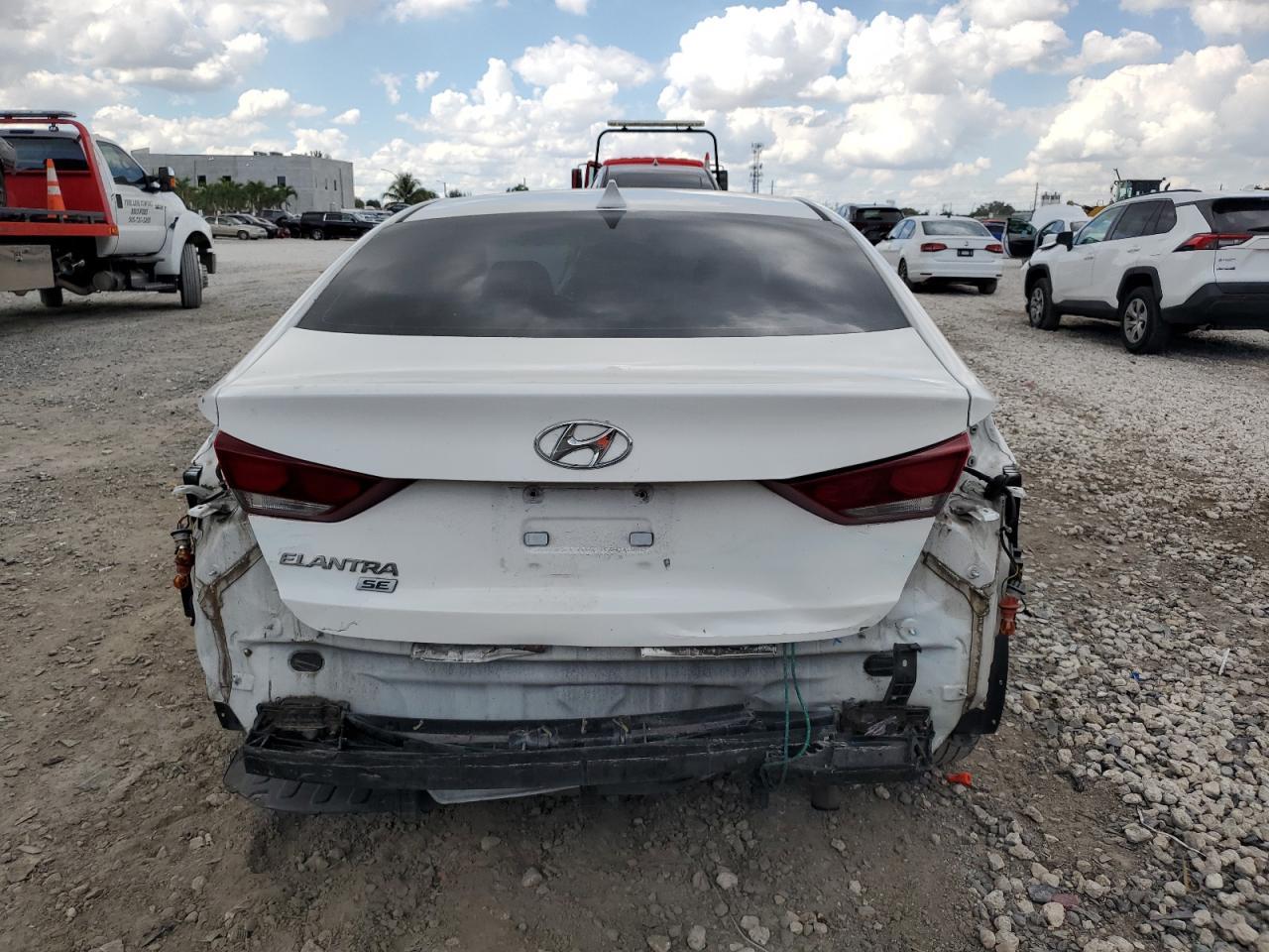 2017 HYUNDAI ELANTRA SE - Фото 6