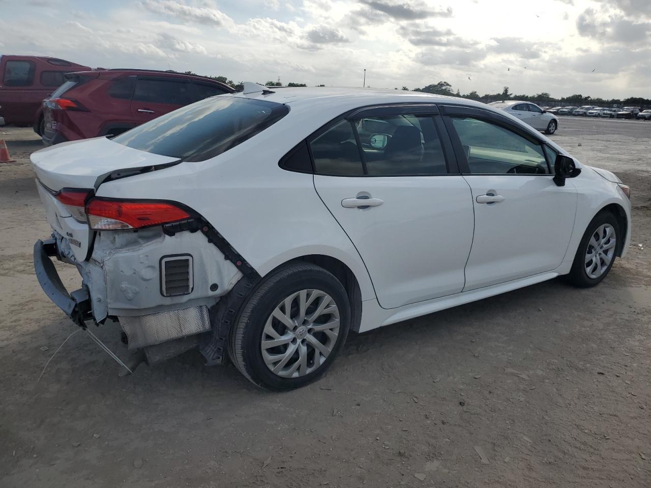 2020 TOYOTA COROLLA LE - Фото 3