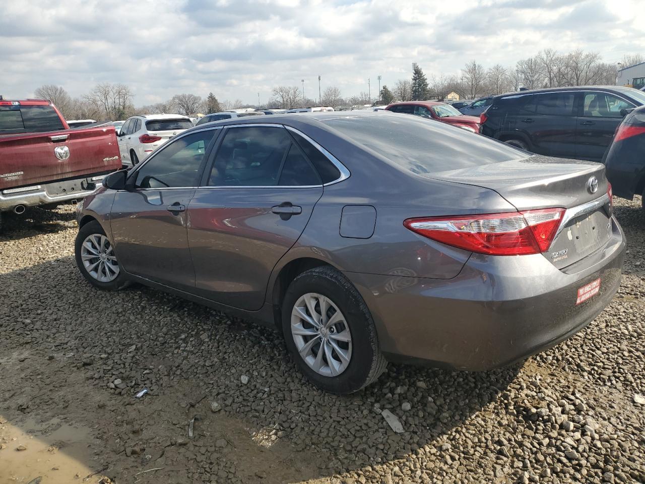 2017 TOYOTA CAMRY LE - Фото 2