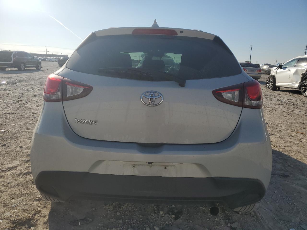 2020 TOYOTA YARIS LE - Фото 6