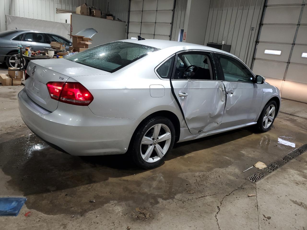 2015 VOLKSWAGEN PASSAT S - Фото 3