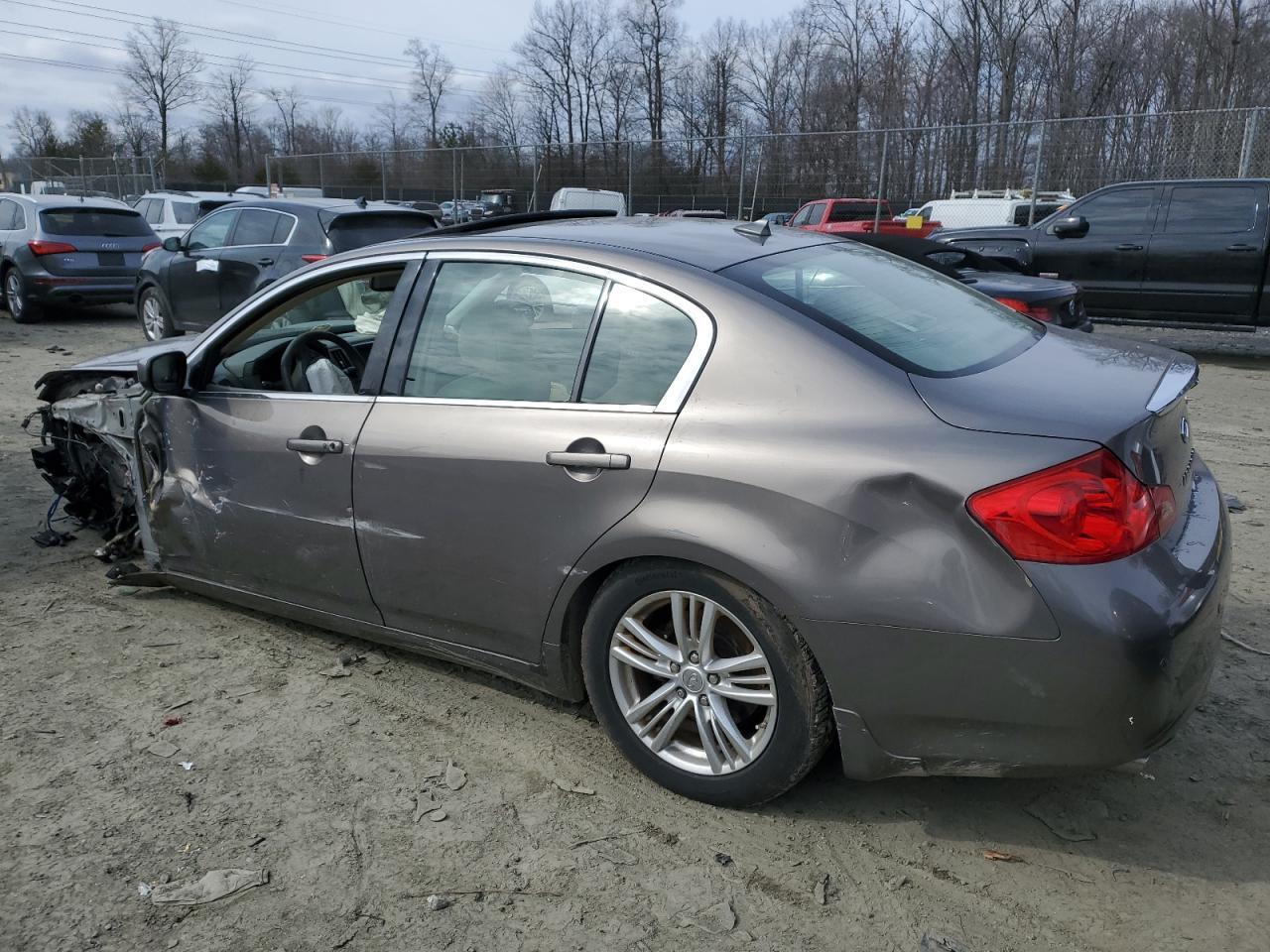 2011 INFINITI G37 - Фото 2