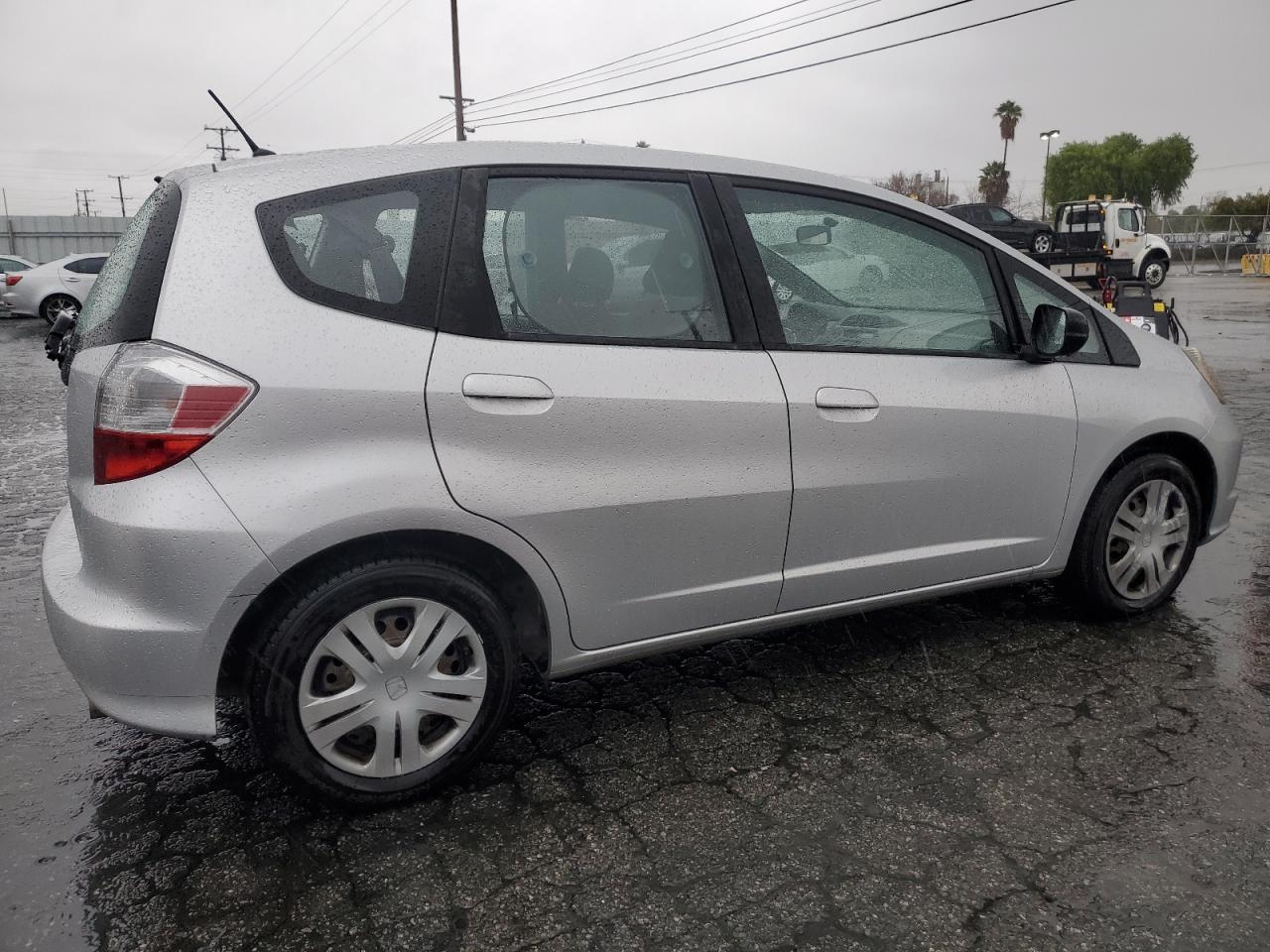 2011 HONDA FIT - Фото 3