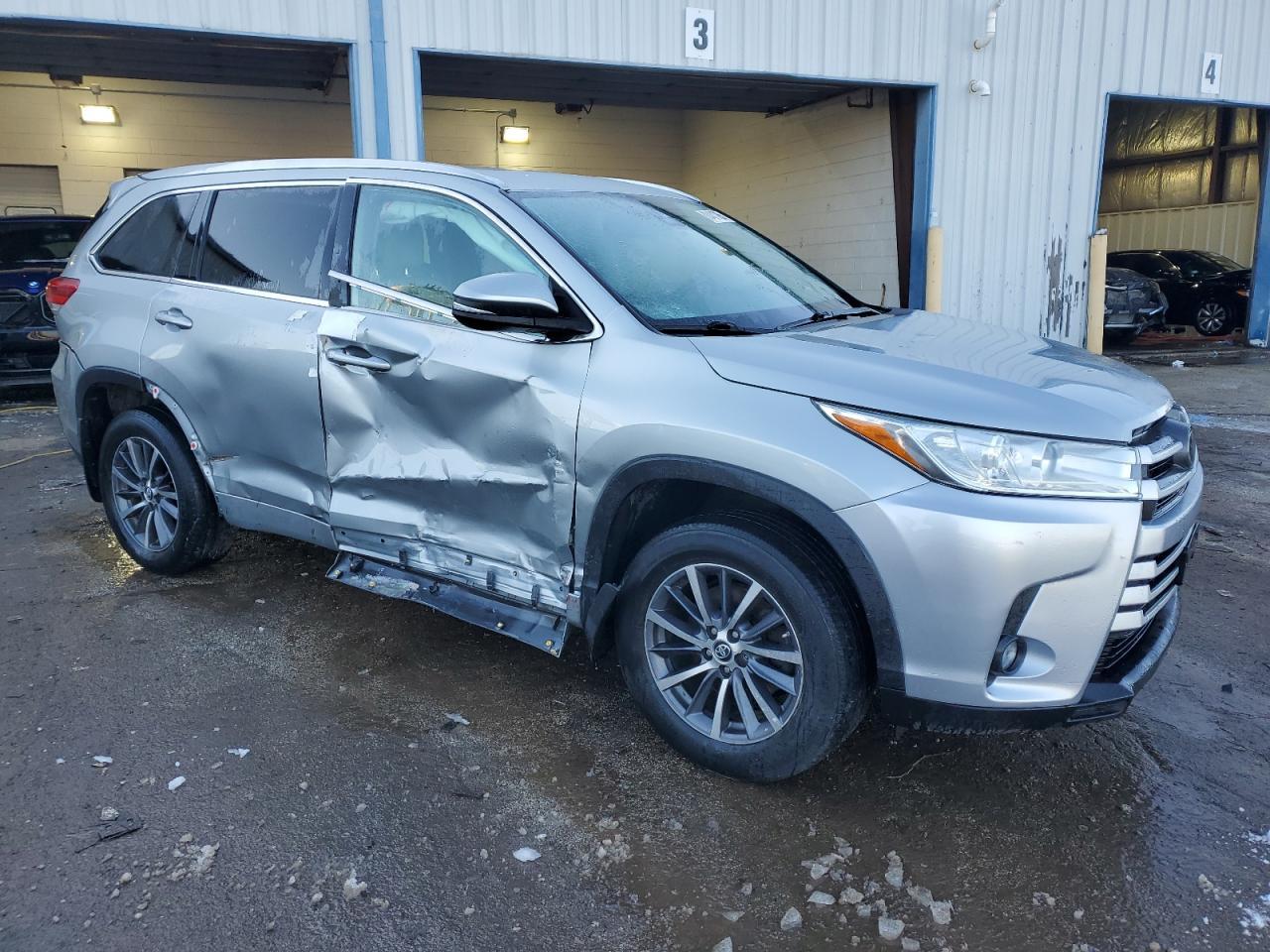 2018 TOYOTA HIGHLANDER - Image 4