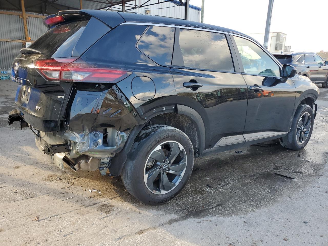 2024 NISSAN ROGUE SV - Image 3