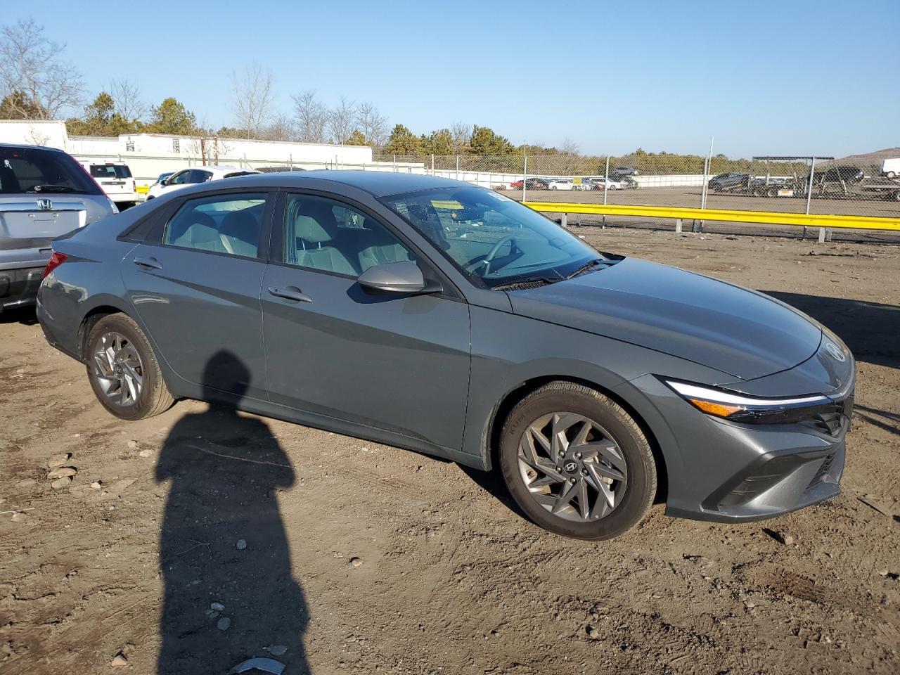 2024 HYUNDAI ELANTRA SE - Фото 4