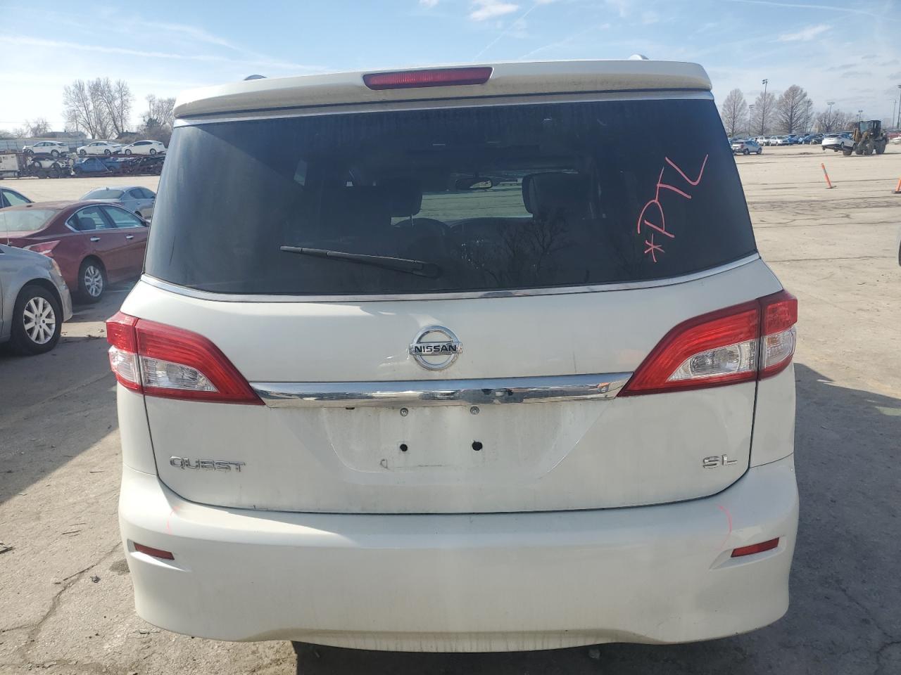 2013 NISSAN QUEST S - Фото 6