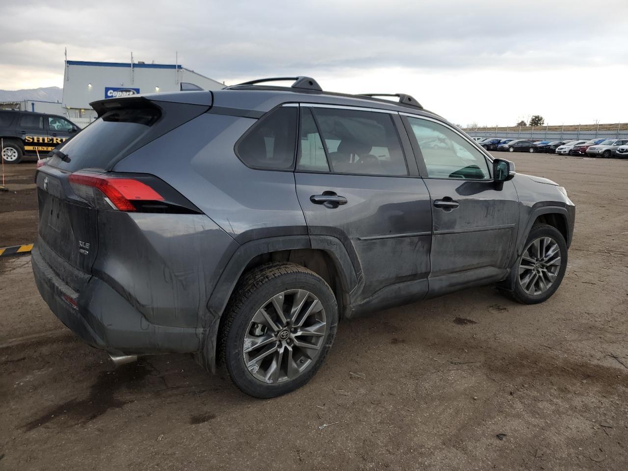 2022 TOYOTA RAV4 XLE P - Фото 3