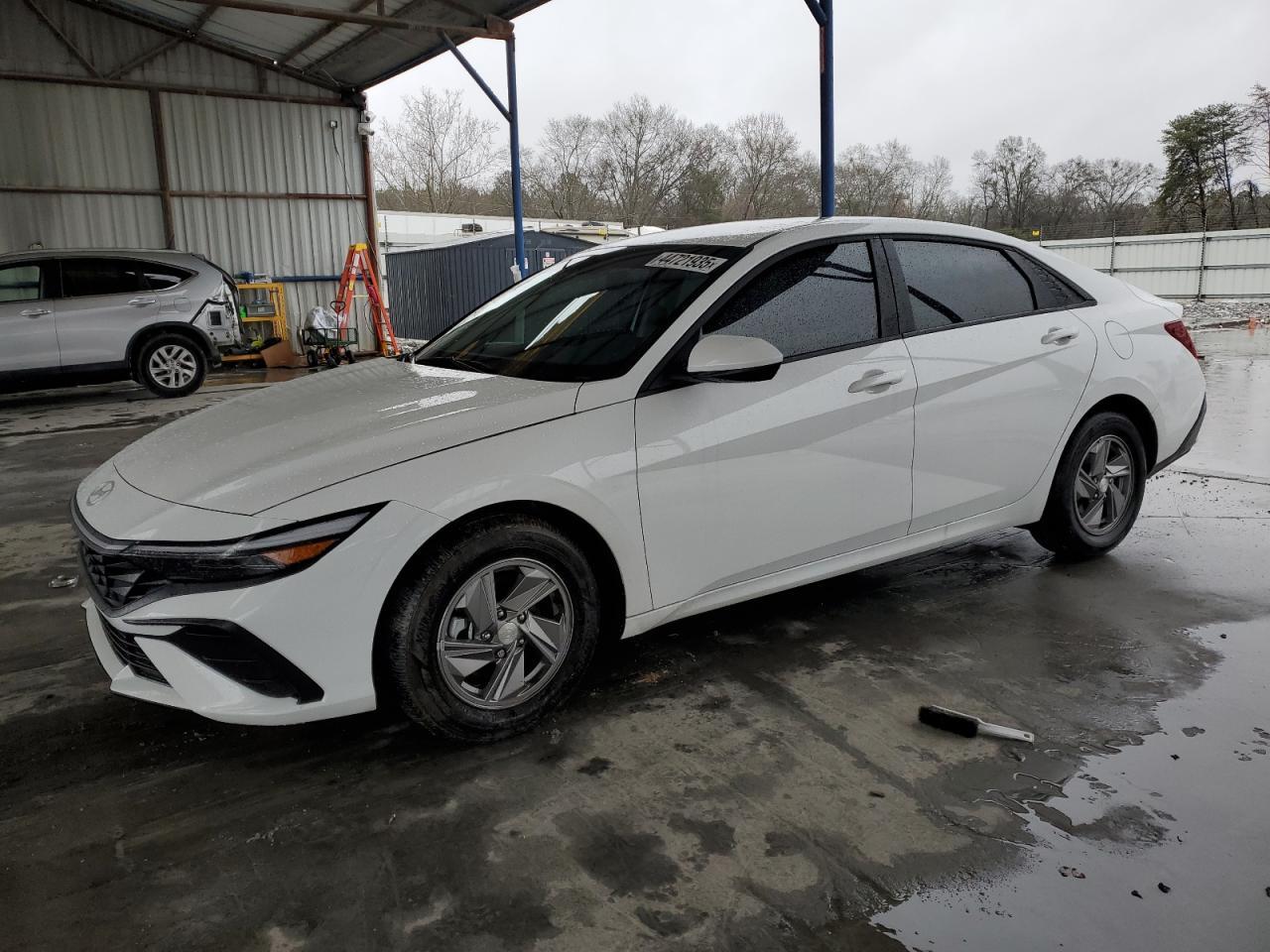 2024 HYUNDAI ELANTRA SE