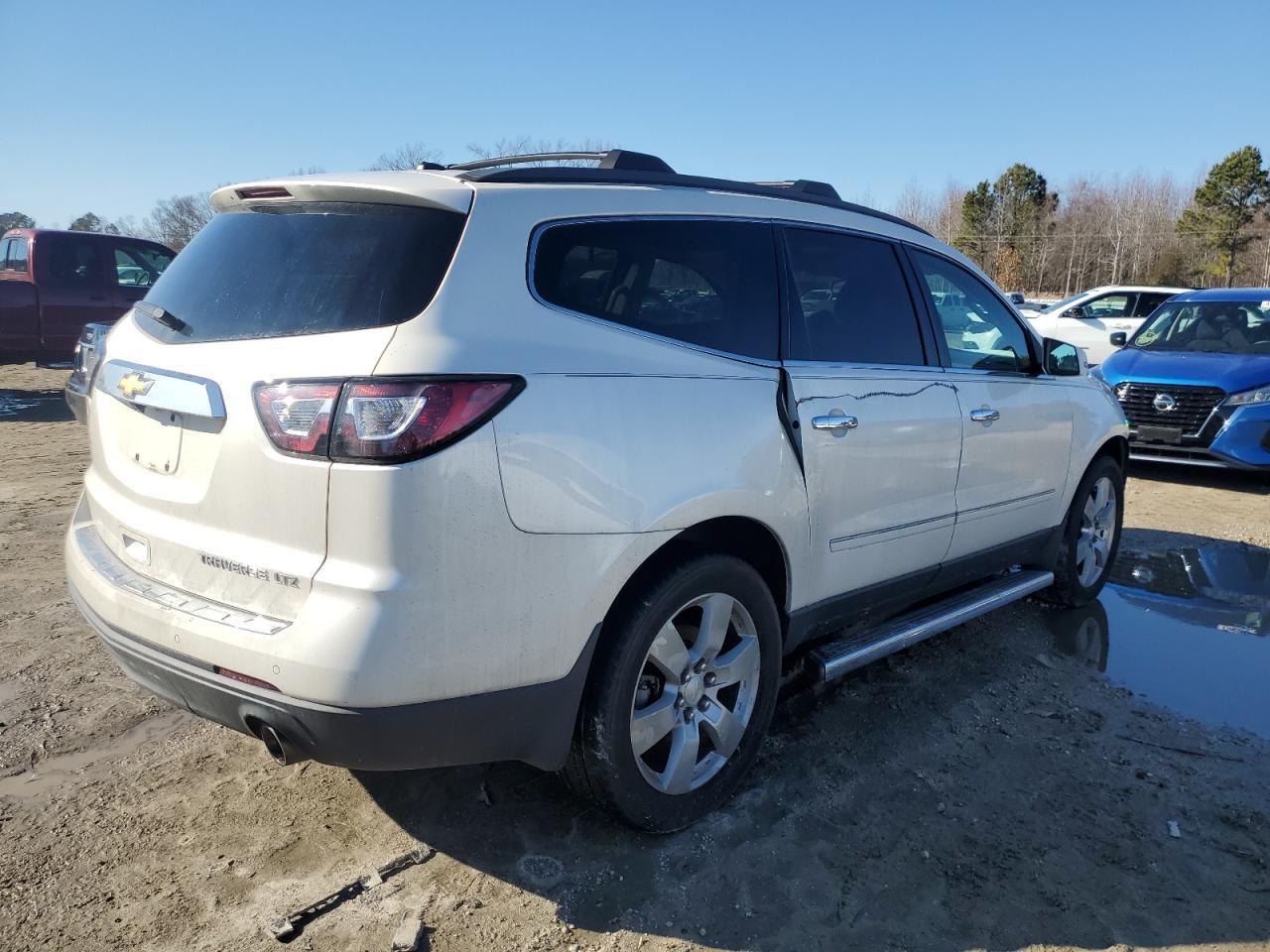 2014 CHEVROLET TRAVERSE L - Image 3