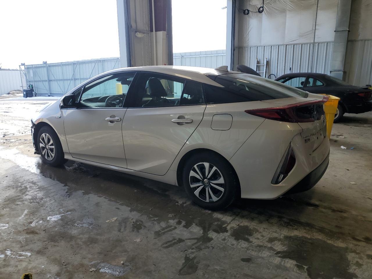 2018 TOYOTA PRIUS PRIM - Image 2