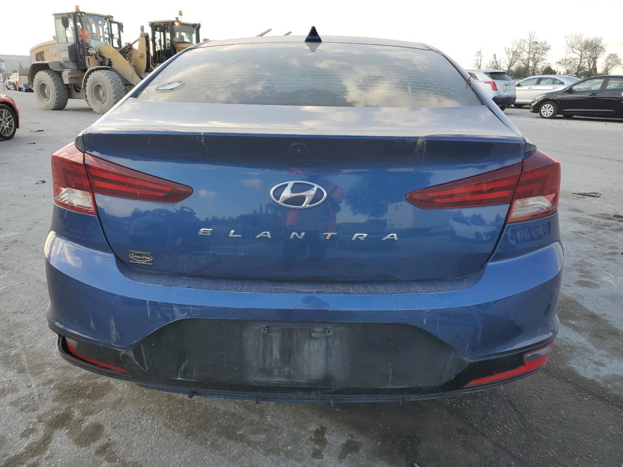 2019 HYUNDAI ELANTRA SE - Image 6