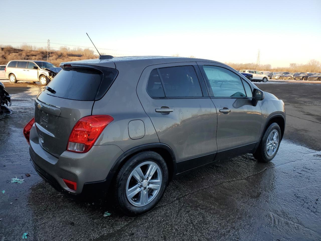2021 CHEVROLET TRAX LS - Image 3