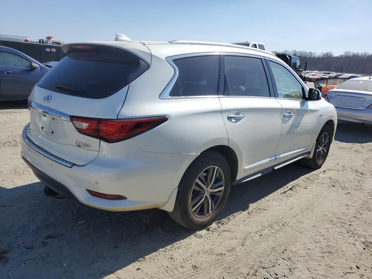 2017 INFINITI QX60 - Image 3