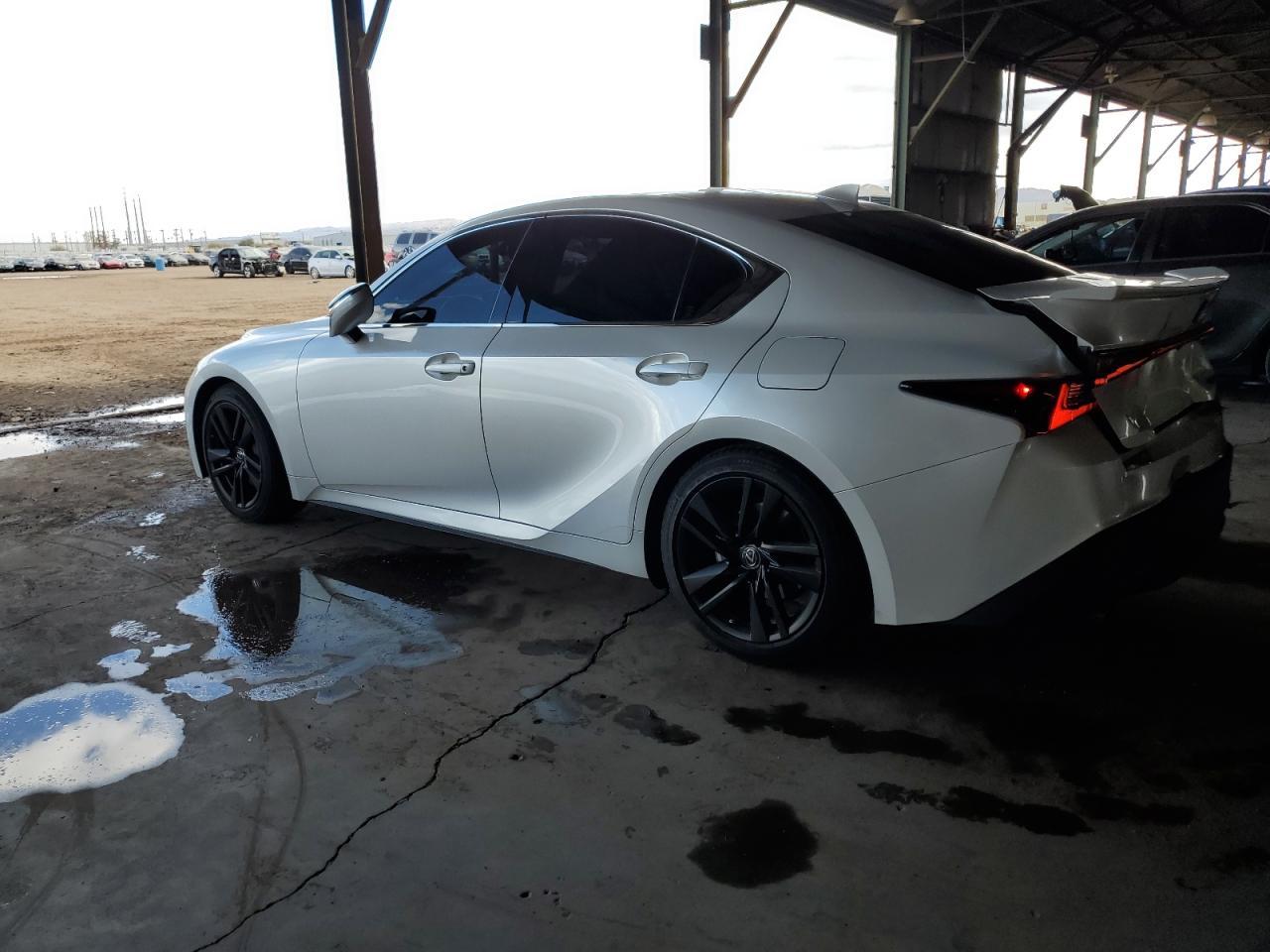 2021 LEXUS IS 300 - Фото 2