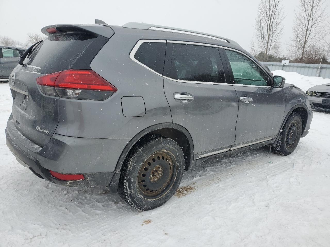 2017 NISSAN ROGUE SV - Image 3