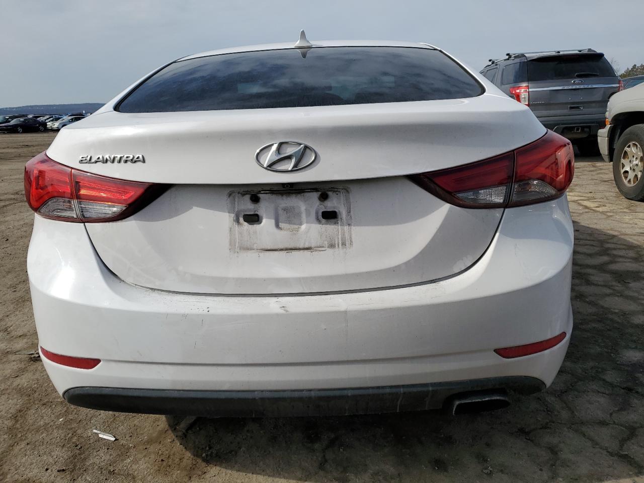 2015 HYUNDAI ELANTRA SE - Image 6