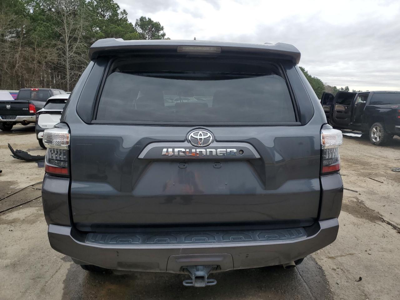 2018 TOYOTA 4RUNNER SR - Image 6